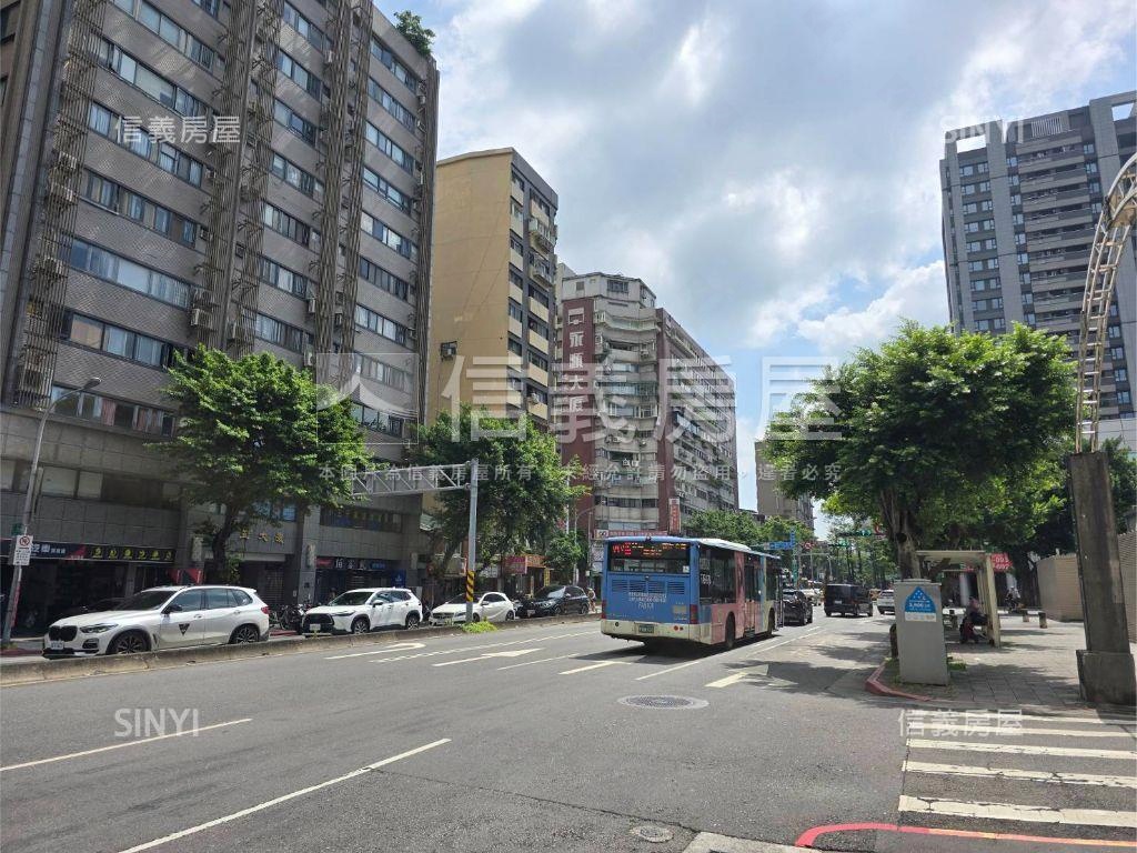 市府看１０１三房電梯房屋室內格局與周邊環境