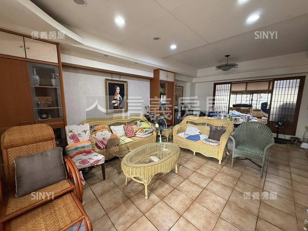 由鉅建設樓中樓四房大平車房屋室內格局與周邊環境