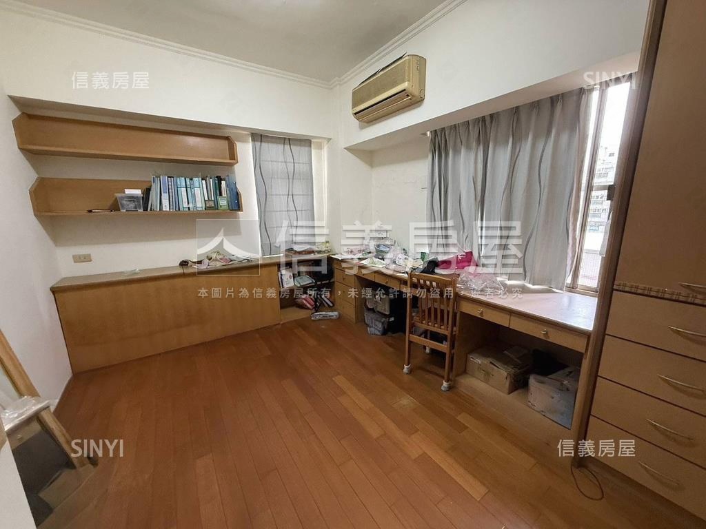 由鉅建設樓中樓四房大平車房屋室內格局與周邊環境