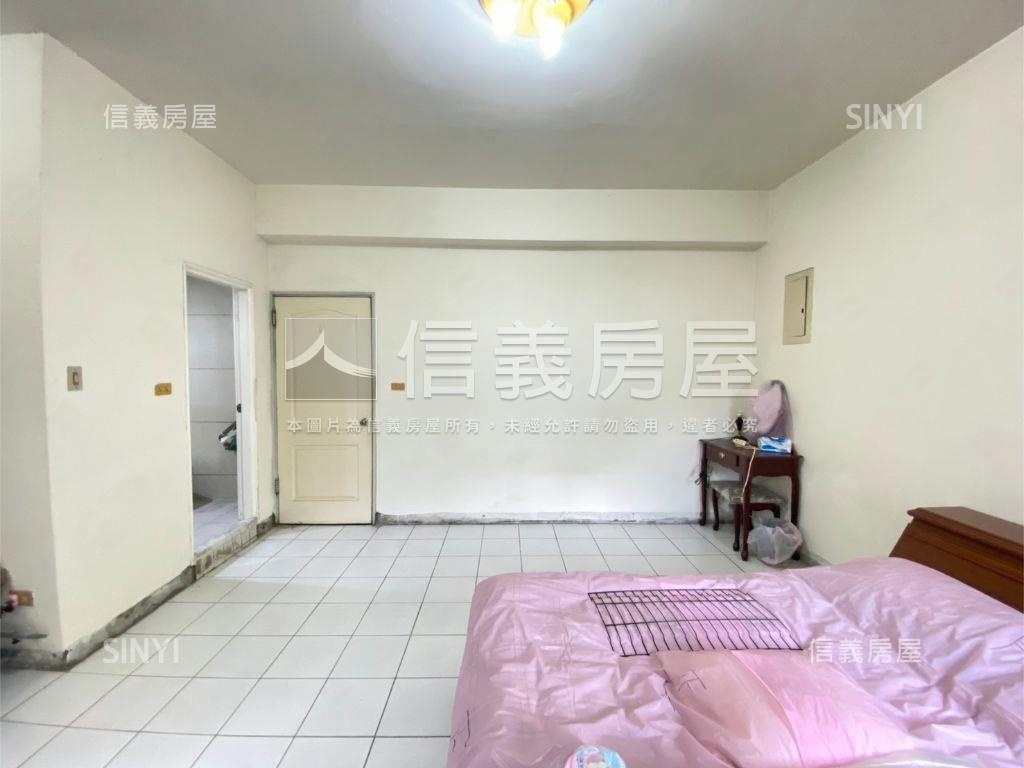 地約６２坪中興華城邊間墅房屋室內格局與周邊環境