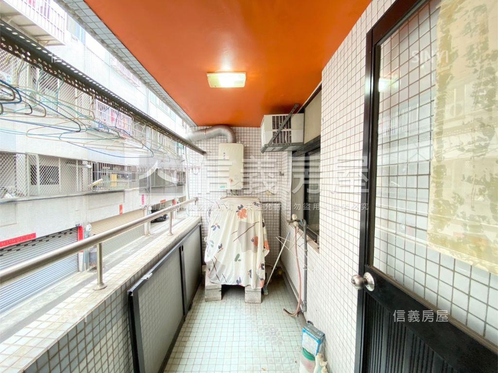 地約６２坪中興華城邊間墅房屋室內格局與周邊環境
