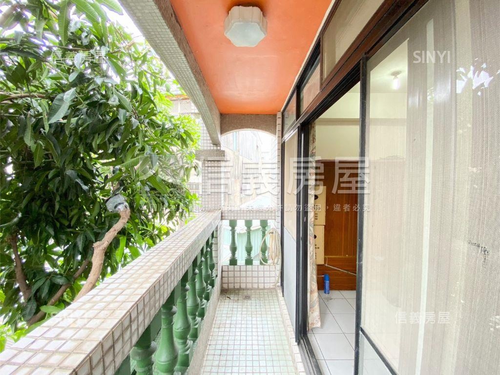 地約６２坪中興華城邊間墅房屋室內格局與周邊環境