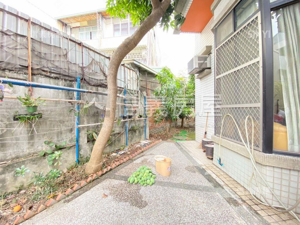 地約６２坪中興華城邊間墅房屋室內格局與周邊環境