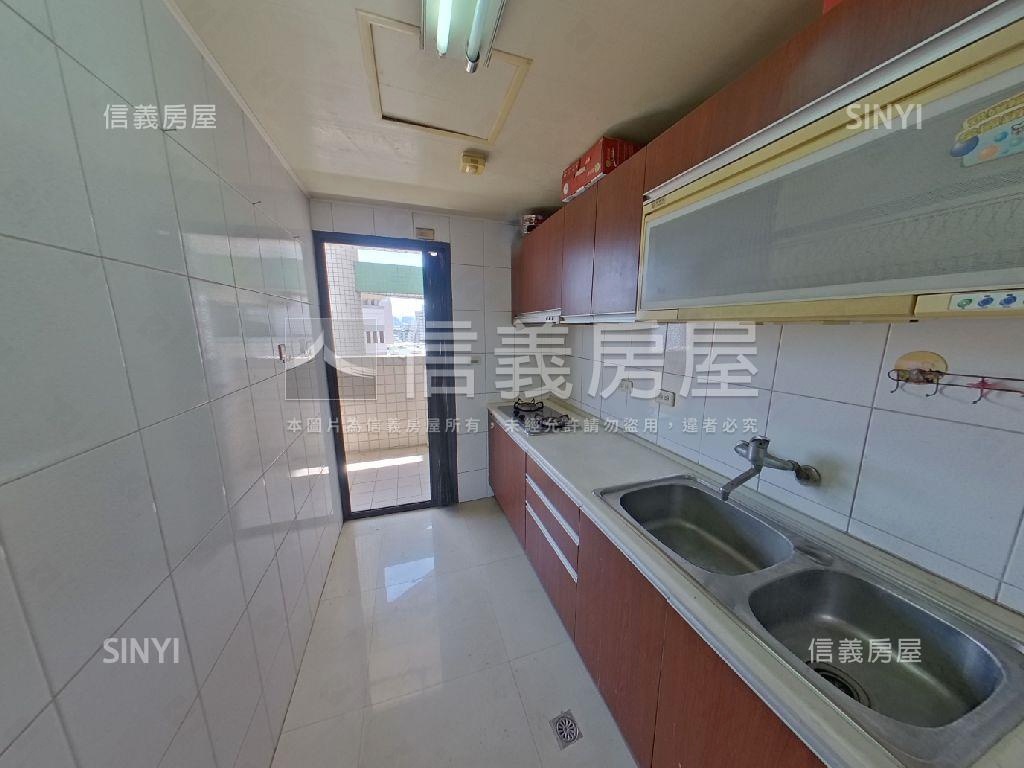 南屯採光三房雙平面車位房屋室內格局與周邊環境