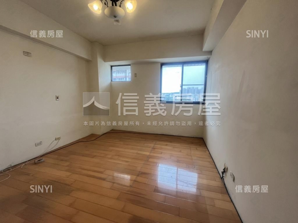 南屯採光三房雙平面車位房屋室內格局與周邊環境