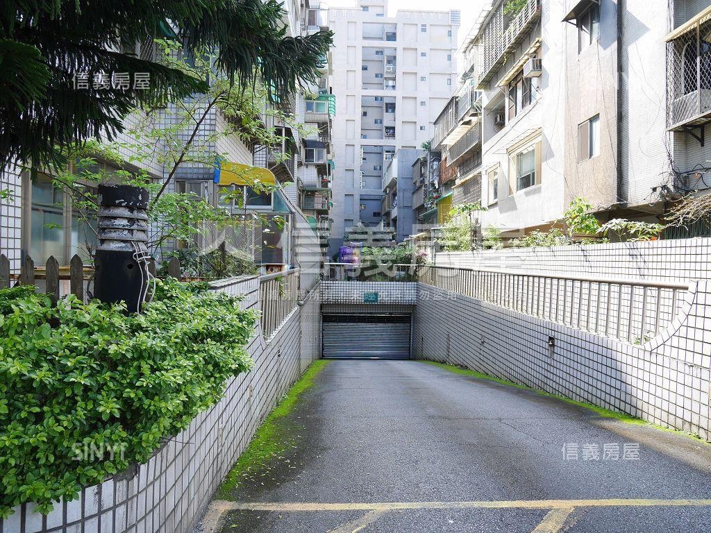 中崙將軍戶雙敦亮四房車位房屋室內格局與周邊環境