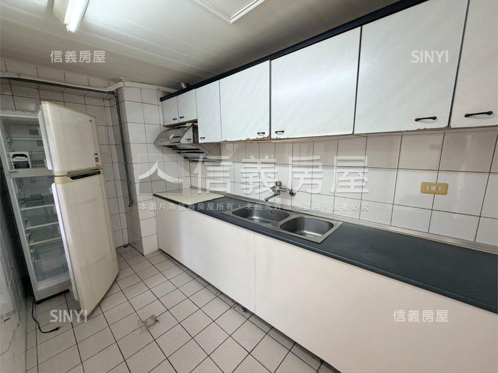 正介壽路鬧區大四房房屋室內格局與周邊環境