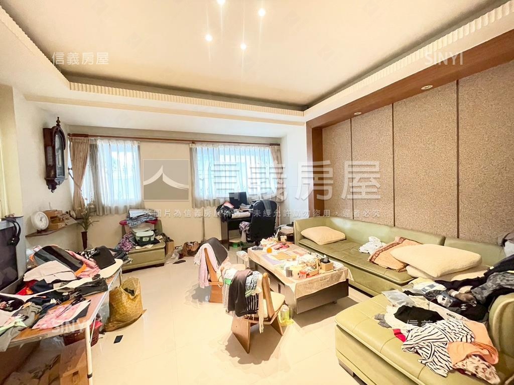 大里震後臨路車庫透天房屋室內格局與周邊環境