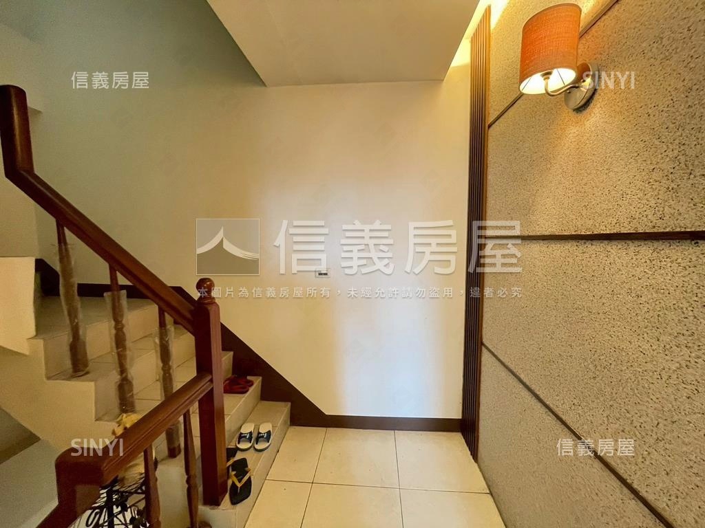 大里震後臨路車庫透天房屋室內格局與周邊環境