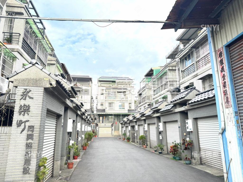 大里震後臨路車庫透天房屋室內格局與周邊環境