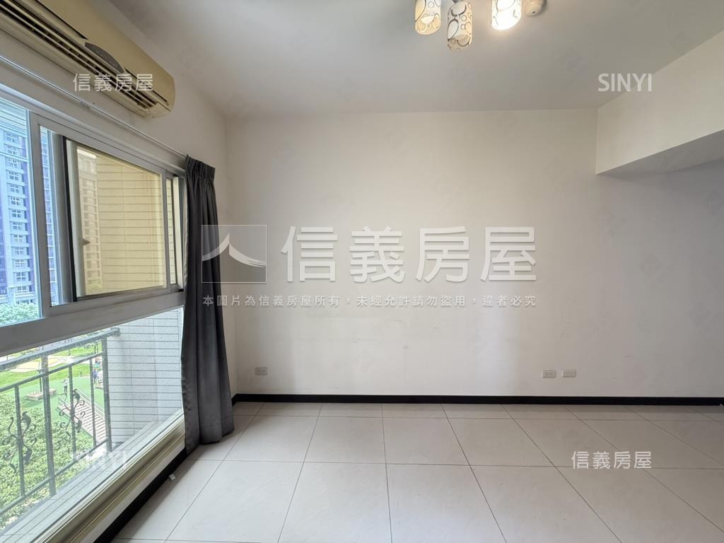 璀璨之都三房車位房屋室內格局與周邊環境