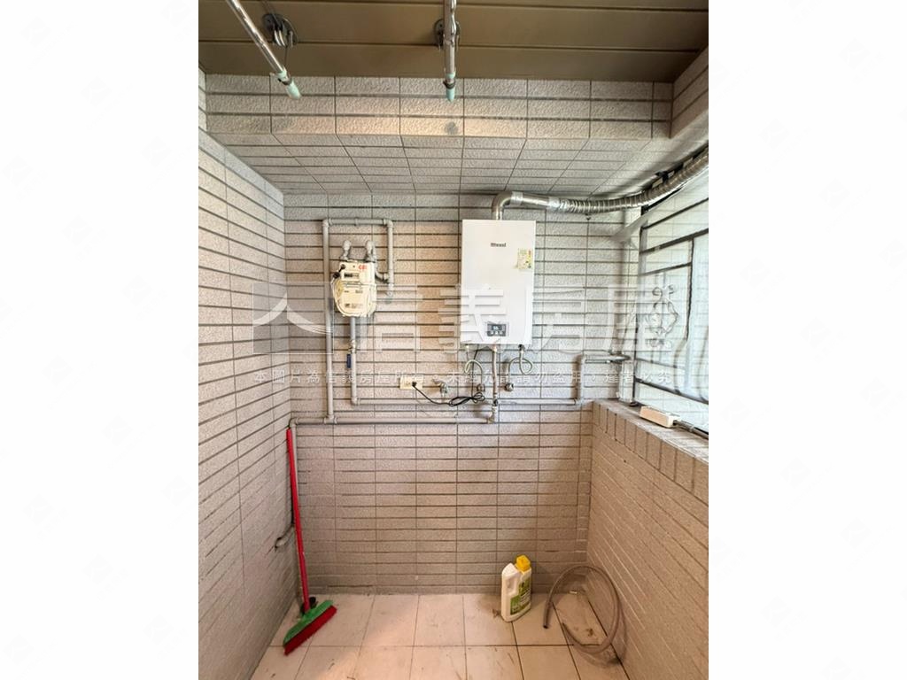璀璨之都三房車位房屋室內格局與周邊環境