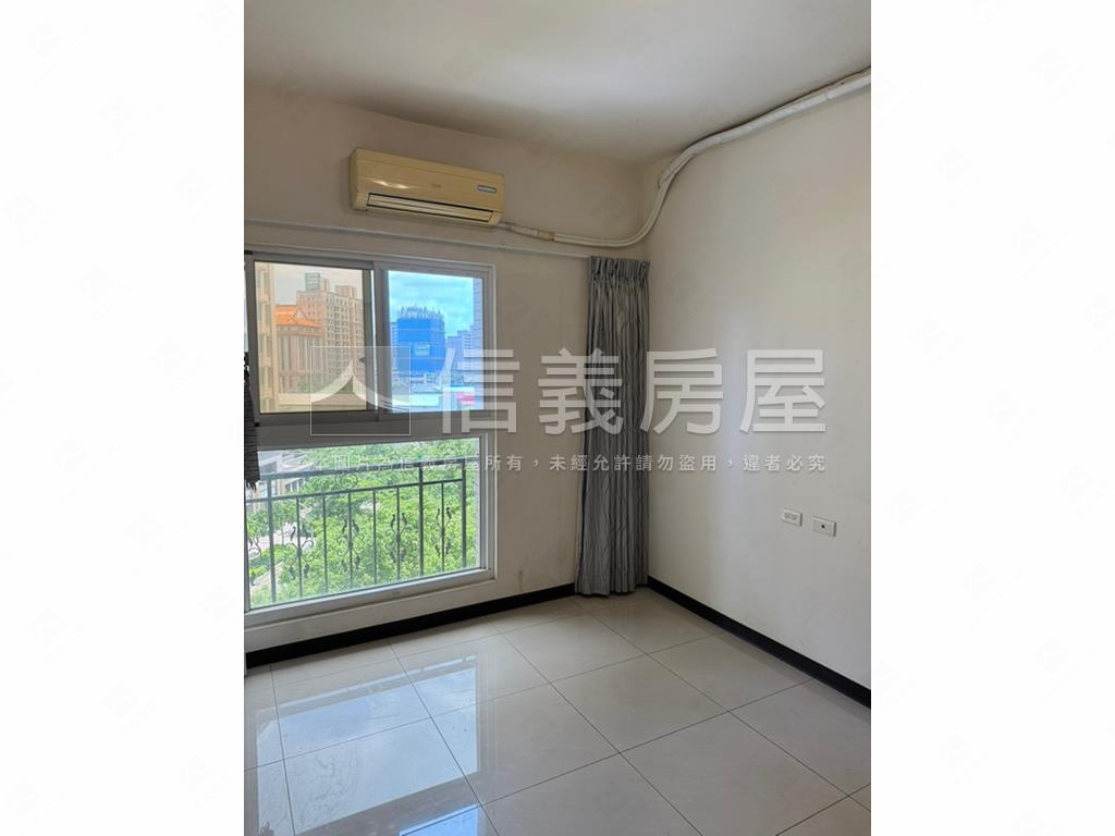 璀璨之都三房車位房屋室內格局與周邊環境