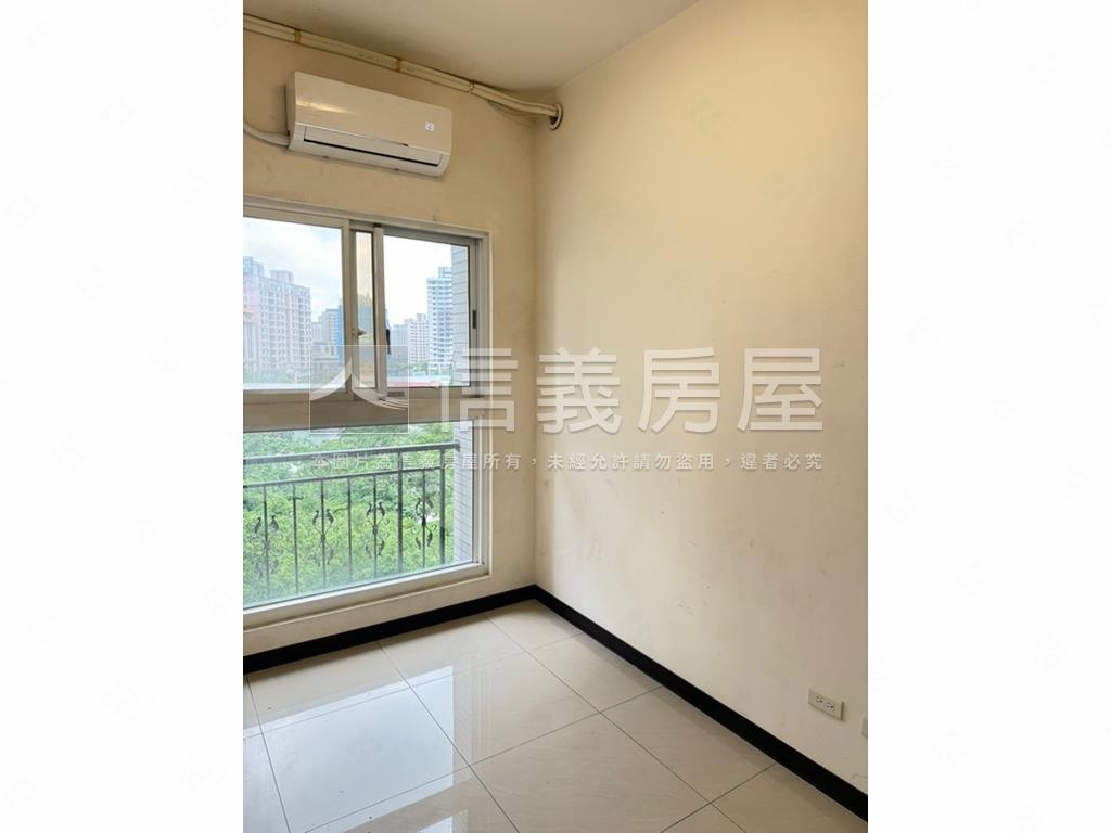 璀璨之都三房車位房屋室內格局與周邊環境