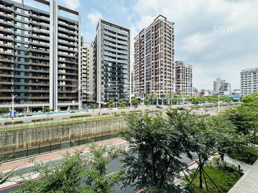 愛瑪市河岸景觀三房車位房屋室內格局與周邊環境