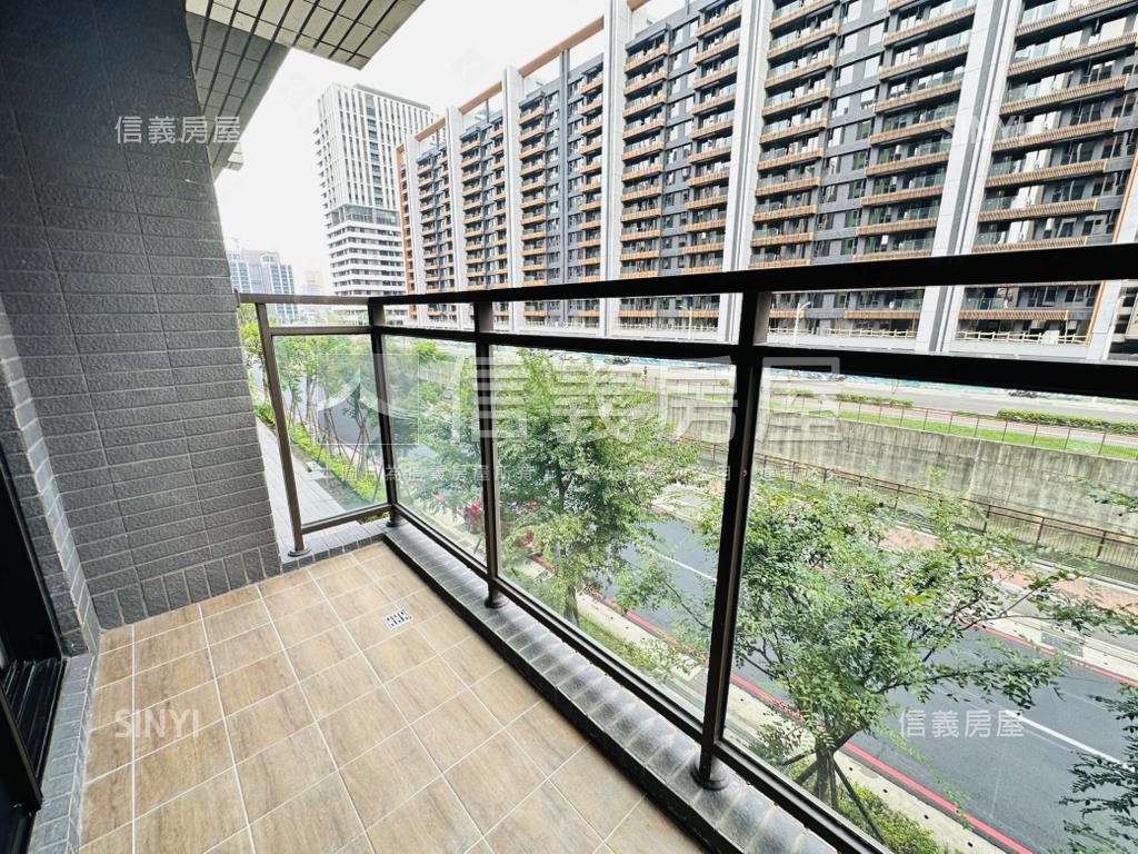 愛瑪市河岸景觀三房車位房屋室內格局與周邊環境
