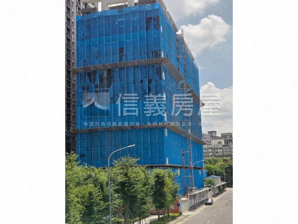 立信天朗黃金店面車位房屋室內格局與周邊環境