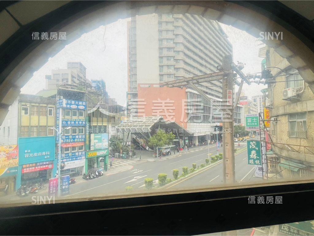 七張捷運電梯樓中樓房屋室內格局與周邊環境