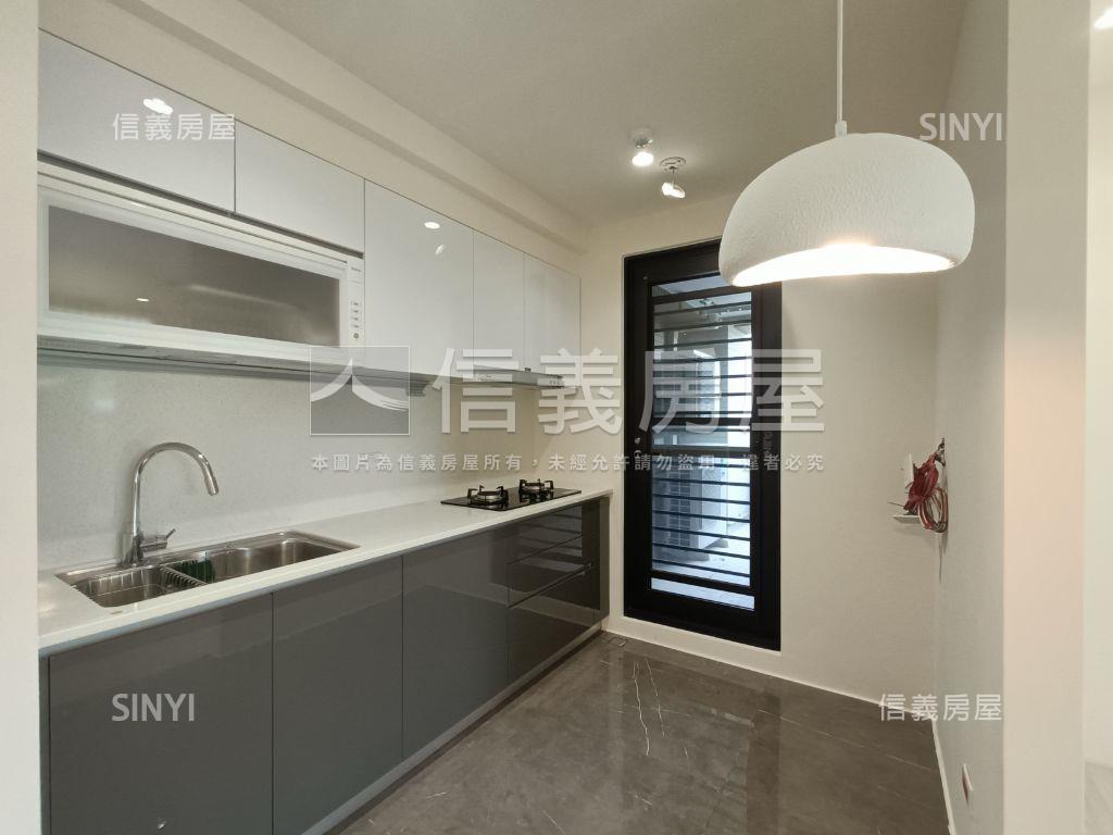 精銳闊漂亮裝潢三房平車房屋室內格局與周邊環境