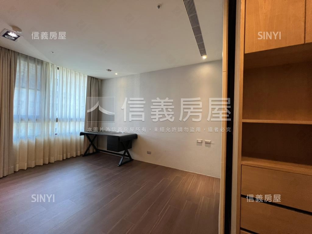 玉帶環腰帝皇居所房屋室內格局與周邊環境