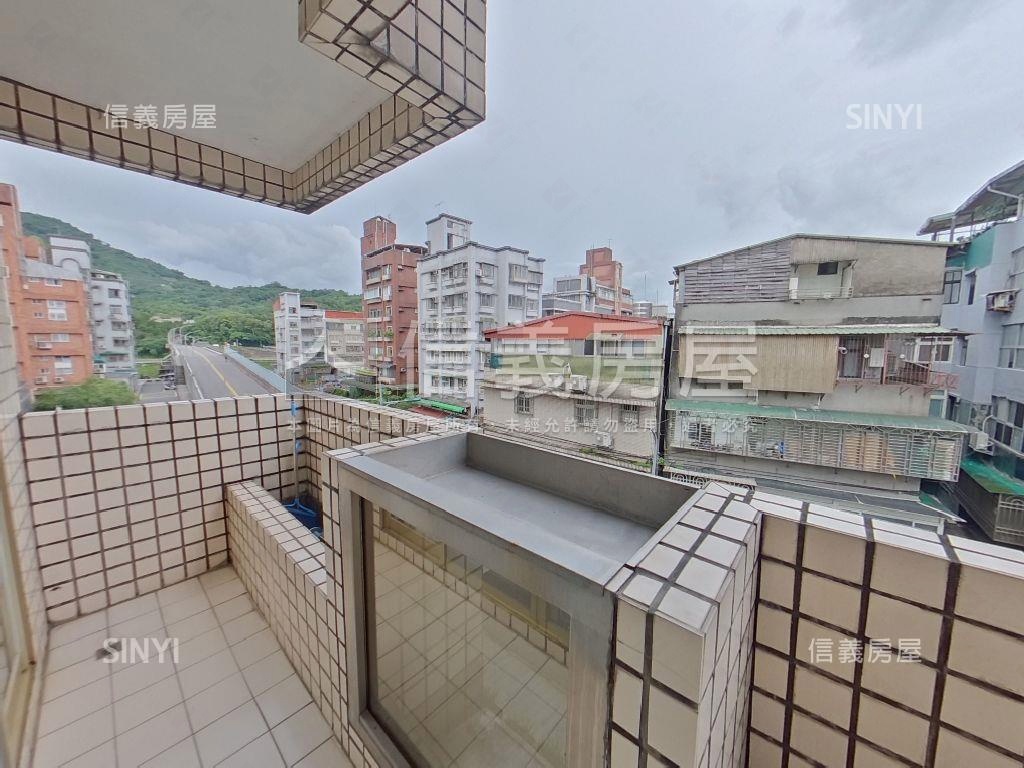 公園河堤方正大戶房屋室內格局與周邊環境