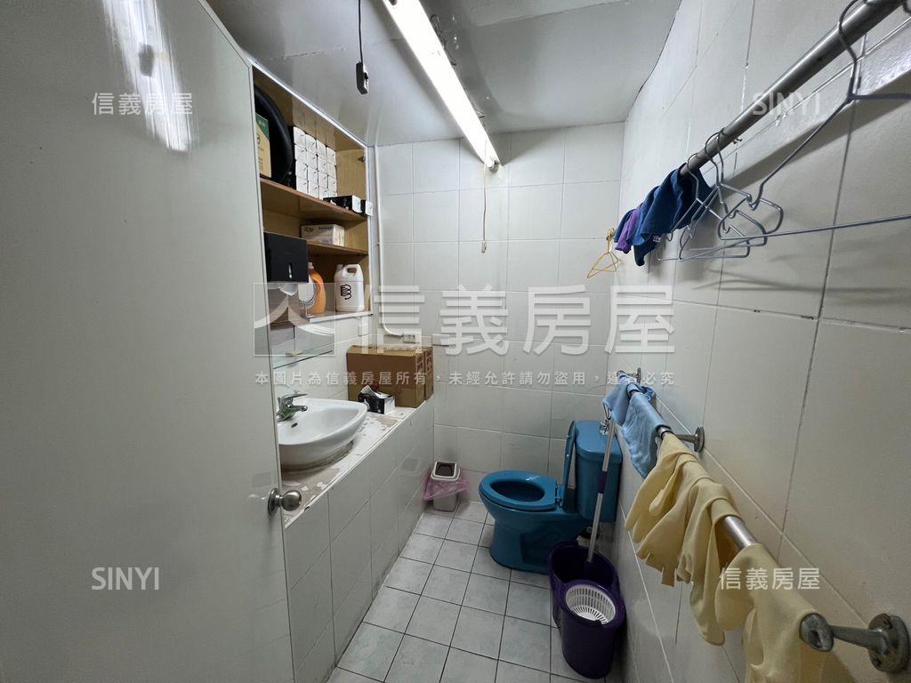 捷運站旁角窗金店面房屋室內格局與周邊環境
