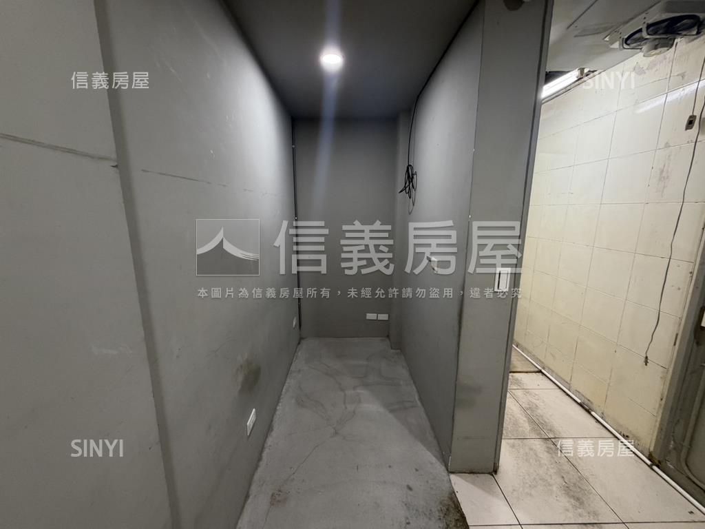 捷運站旁角窗金店面房屋室內格局與周邊環境