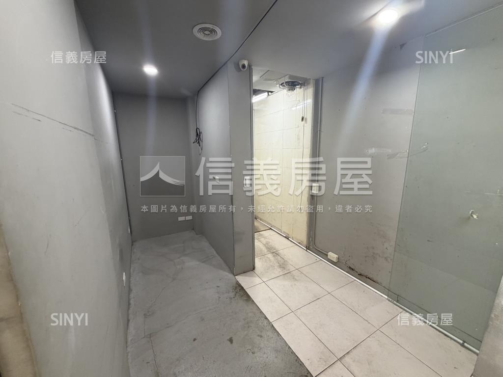 捷運站旁角窗金店面房屋室內格局與周邊環境
