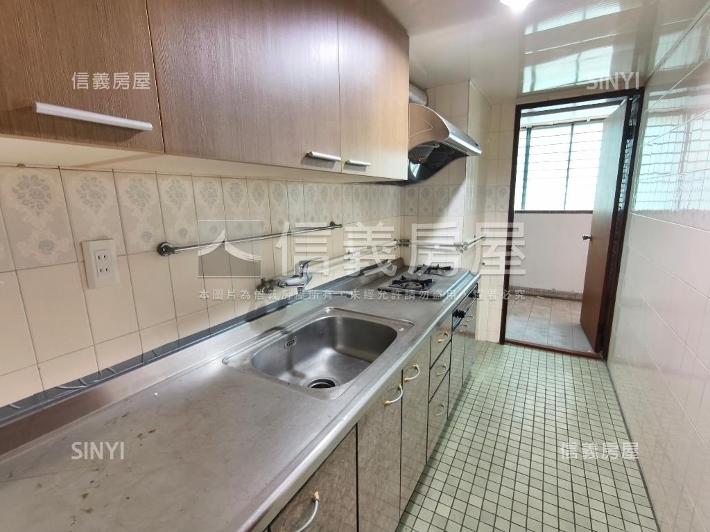 永安自由大廈三房車位房屋室內格局與周邊環境