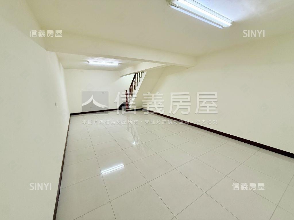 忠孝正路邊間金店房屋室內格局與周邊環境