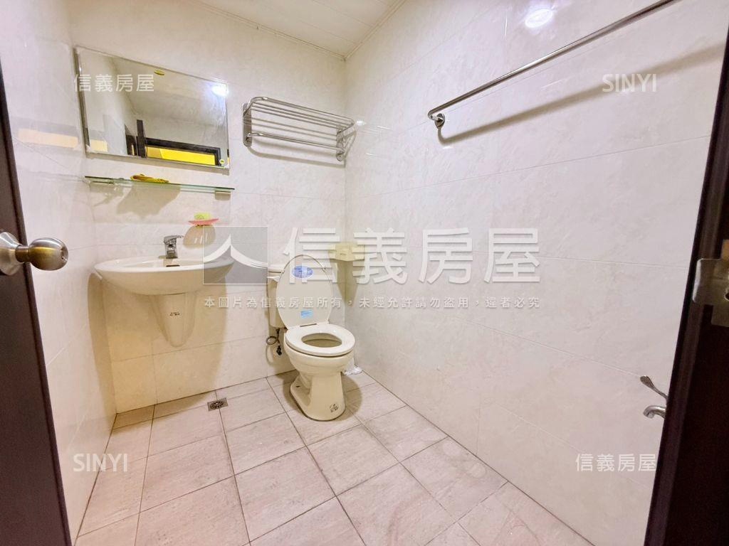 忠孝正路邊間金店房屋室內格局與周邊環境