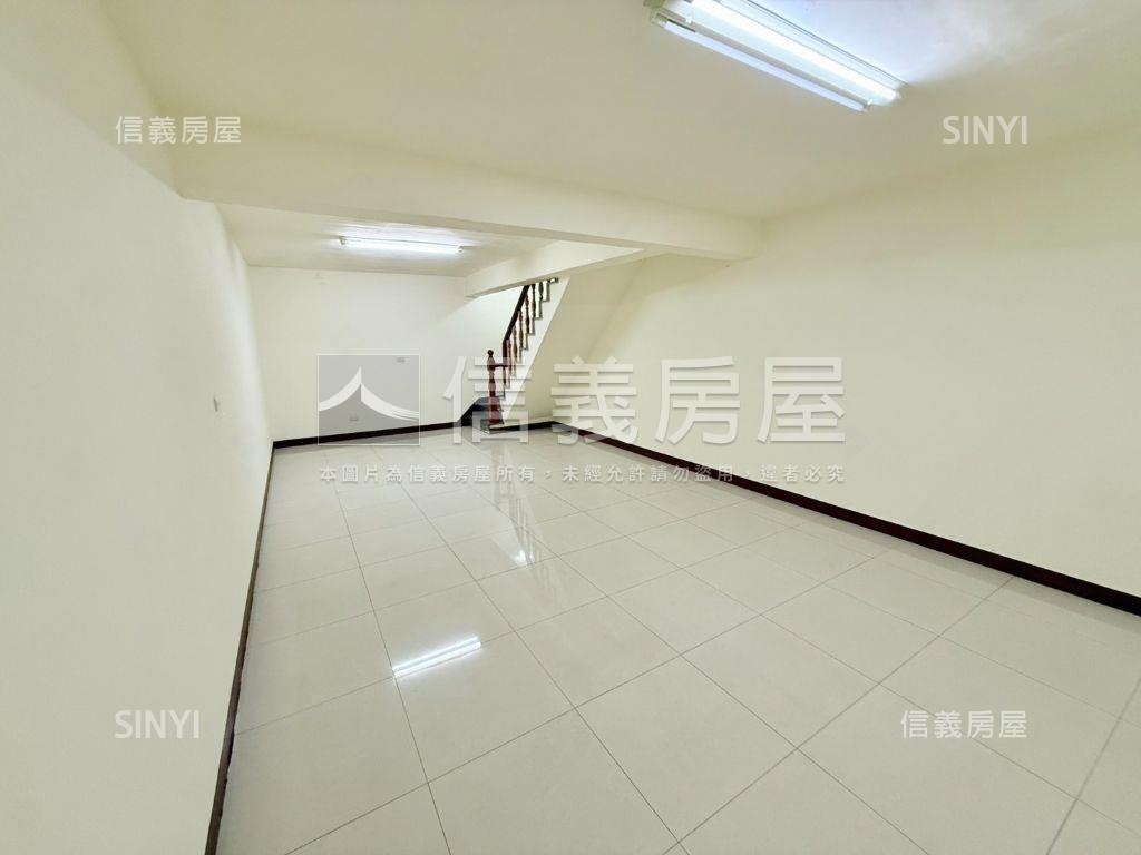 忠孝正路邊間金店房屋室內格局與周邊環境
