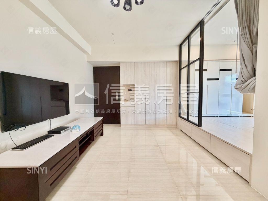 專任雙捷晶華高樓方正２房房屋室內格局與周邊環境