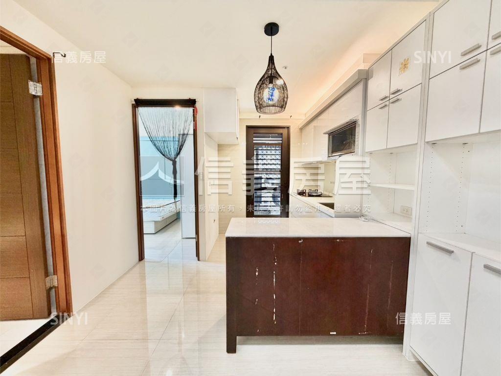 專任雙捷晶華高樓方正２房房屋室內格局與周邊環境