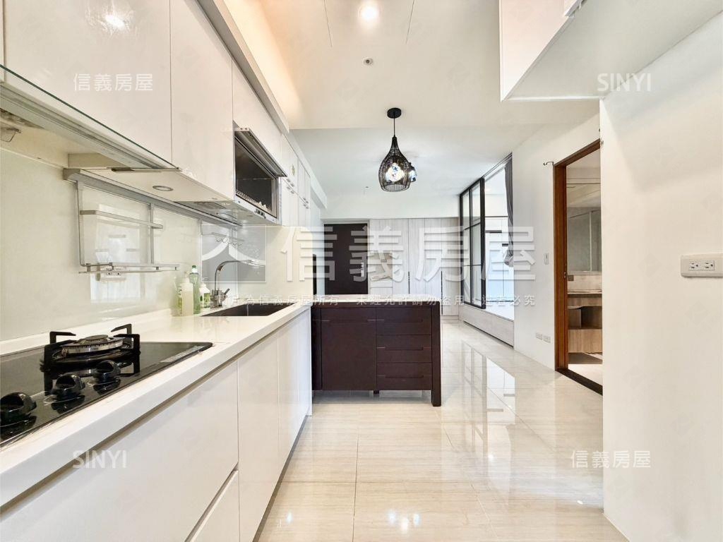 專任雙捷晶華高樓方正２房房屋室內格局與周邊環境