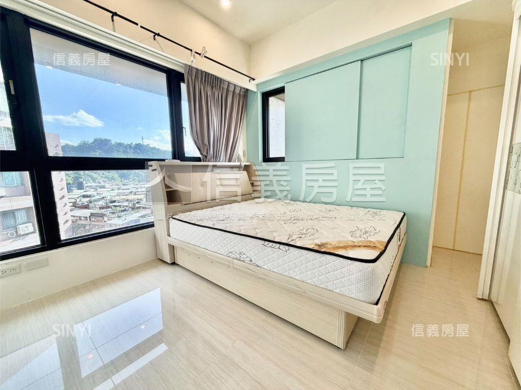 專任雙捷晶華高樓方正２房房屋室內格局與周邊環境