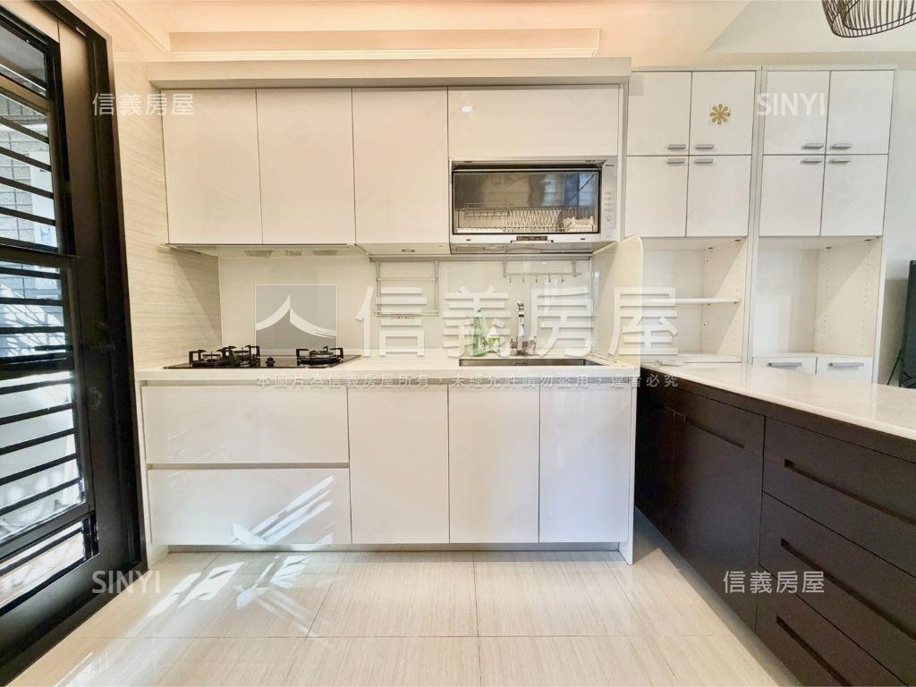 專任雙捷晶華高樓方正２房房屋室內格局與周邊環境