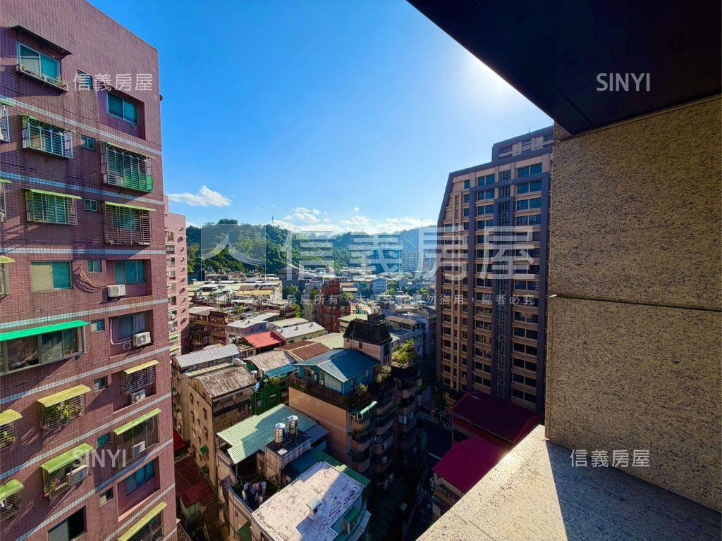 專任雙捷晶華高樓方正２房房屋室內格局與周邊環境