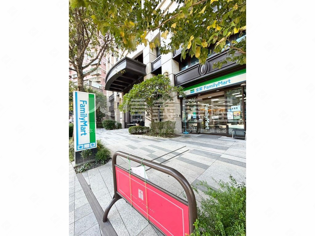 專任雙捷晶華高樓方正２房房屋室內格局與周邊環境