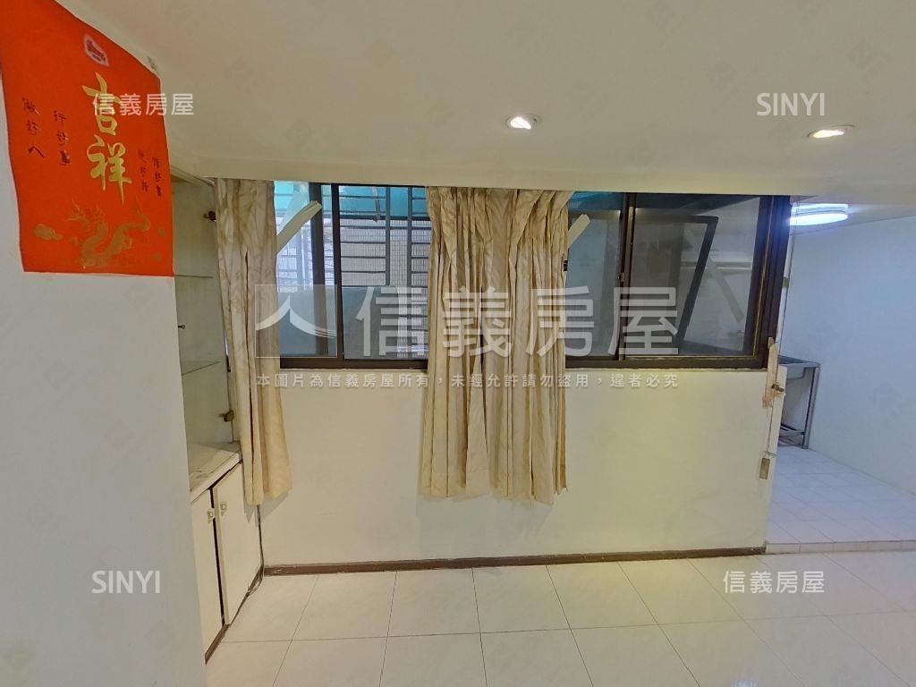 聖羅蘭邊間低總大套房屋室內格局與周邊環境