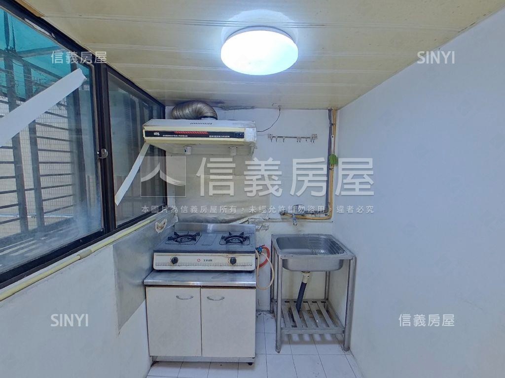 聖羅蘭邊間低總大套房屋室內格局與周邊環境