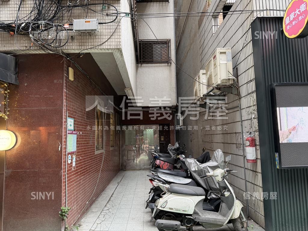 聖羅蘭邊間低總大套房屋室內格局與周邊環境