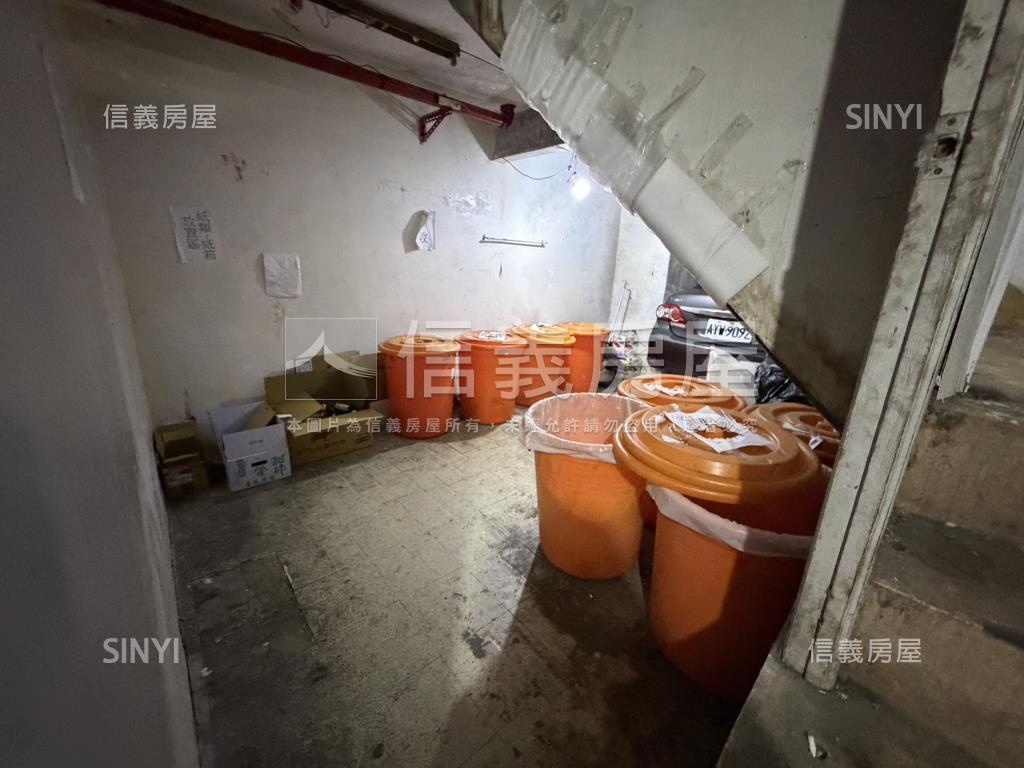 聖羅蘭邊間低總大套房屋室內格局與周邊環境