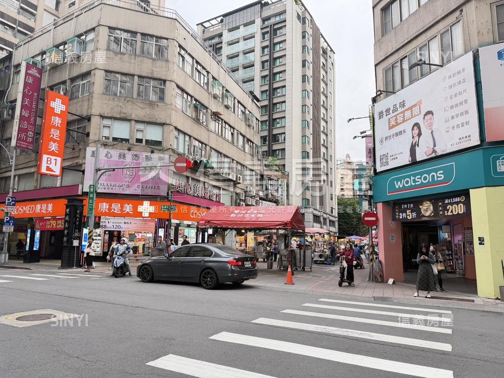 聖羅蘭邊間低總大套房屋室內格局與周邊環境