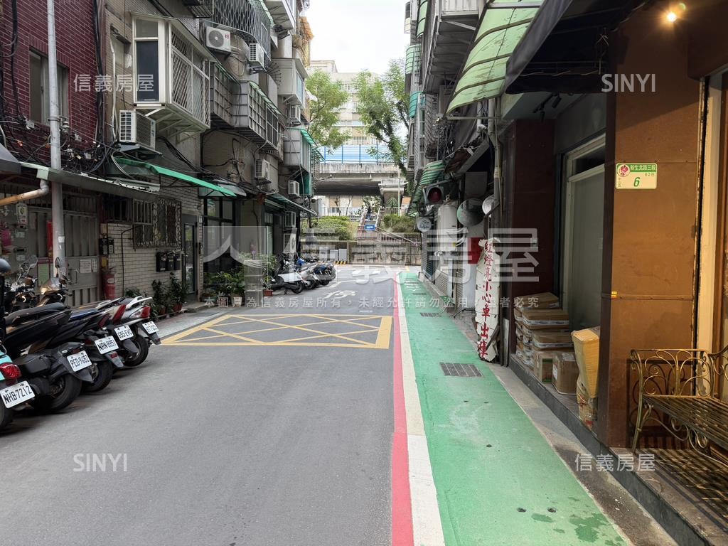 聖羅蘭邊間低總大套房屋室內格局與周邊環境