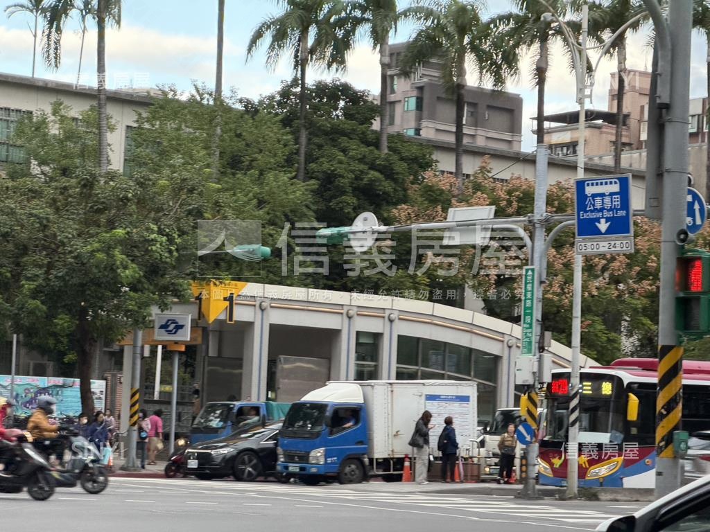 聖羅蘭邊間低總大套房屋室內格局與周邊環境