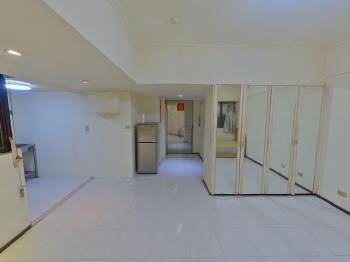 聖羅蘭邊間低總大套