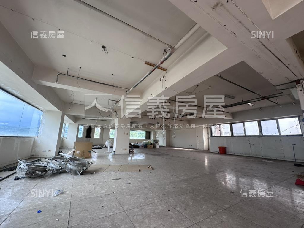市區高樓整層商辦房屋室內格局與周邊環境
