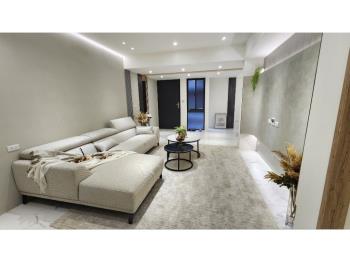 秀朗捷運美裝一樓