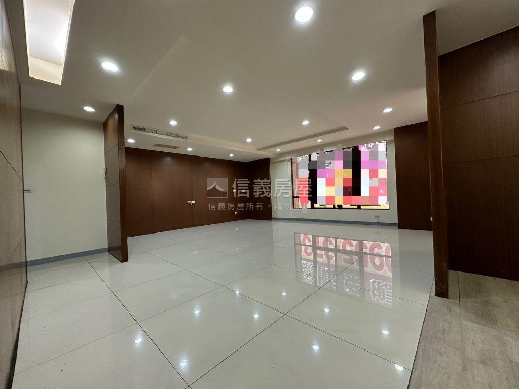一中街大坪數面寬角間透店房屋室內格局與周邊環境
